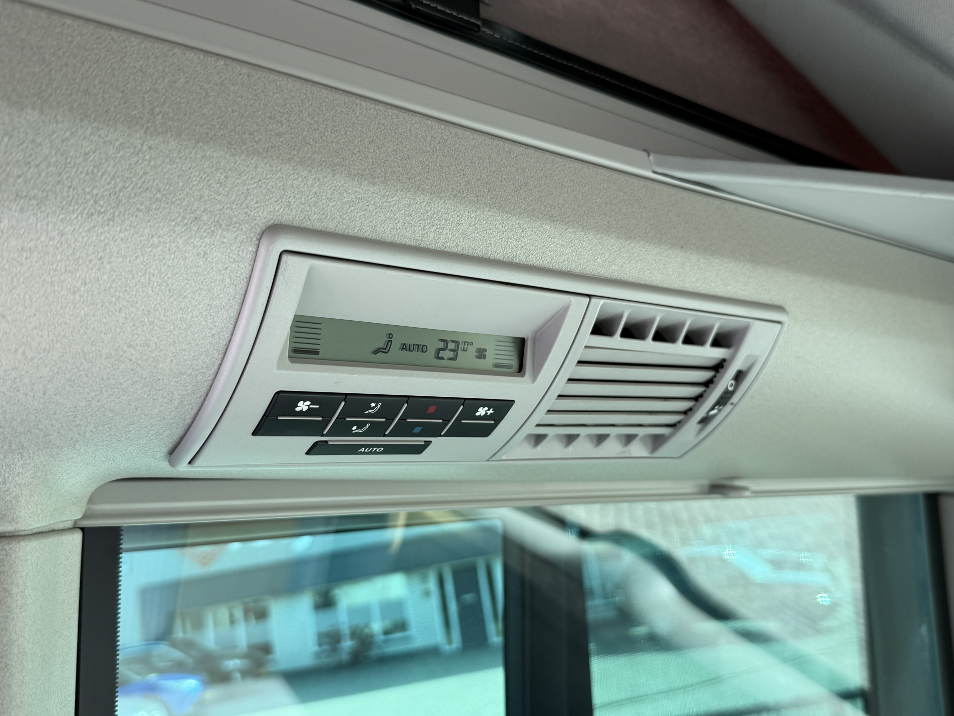 Volkswagen  California 2.5 TDI 131PK AUT / Elektr.Hefak / Clima / Navi 47508461-10.jpg | Korf Auto