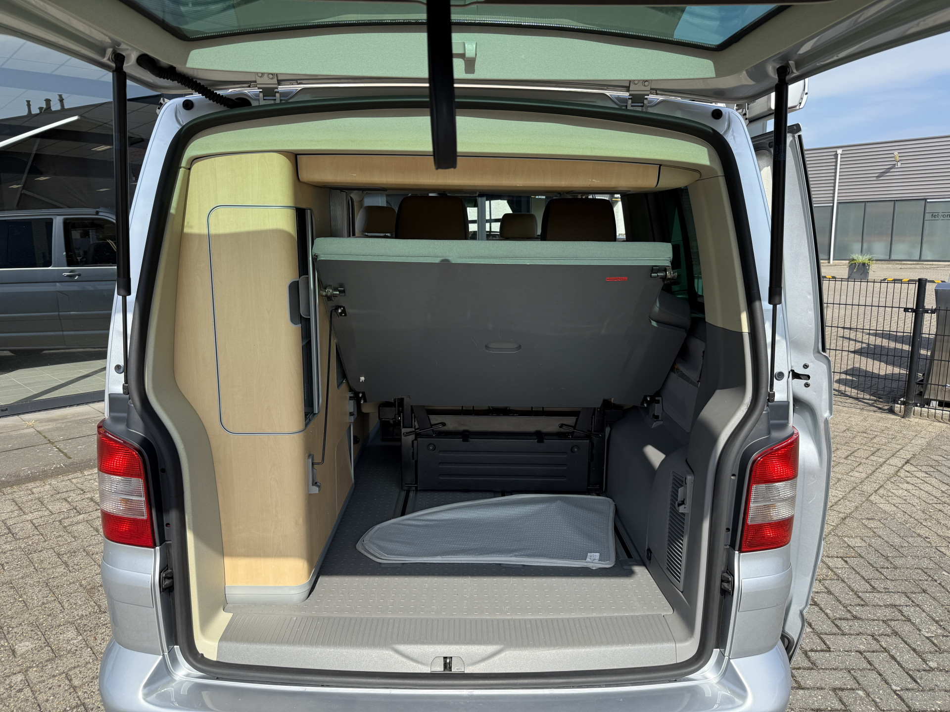 Volkswagen  California 2.5 TDI 131PK AUT / Elektr.Hefak / Clima / Navi 47508461-24.jpg | Korf Auto