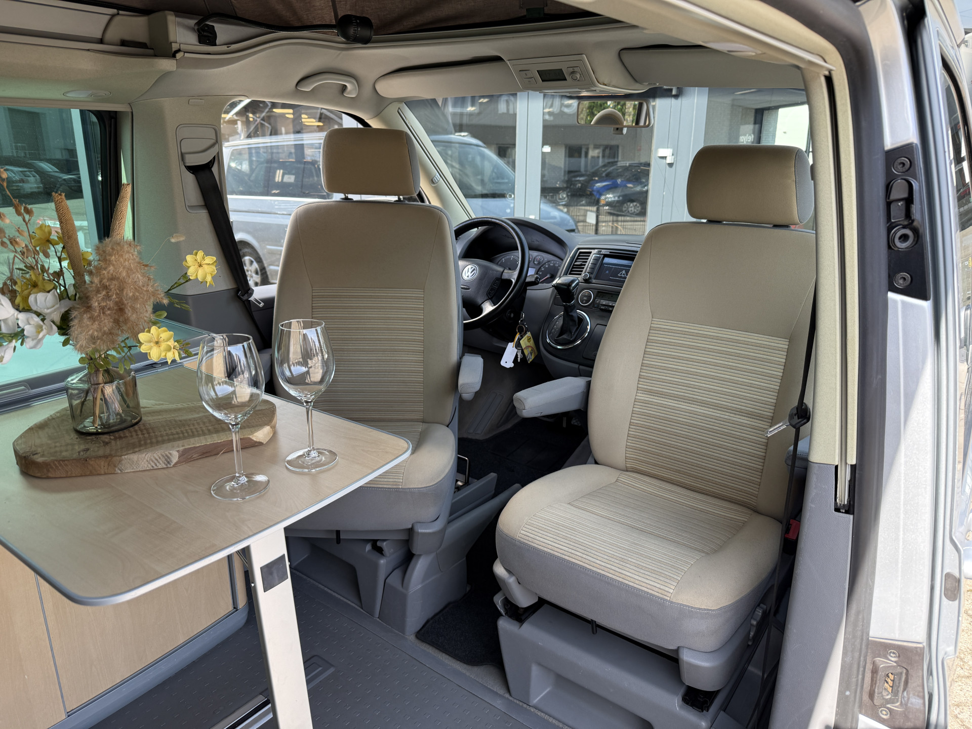 Volkswagen  California 2.5 TDI 131PK AUT / Elektr.Hefak / Clima / Navi 47508461-8.jpg | Korf Auto