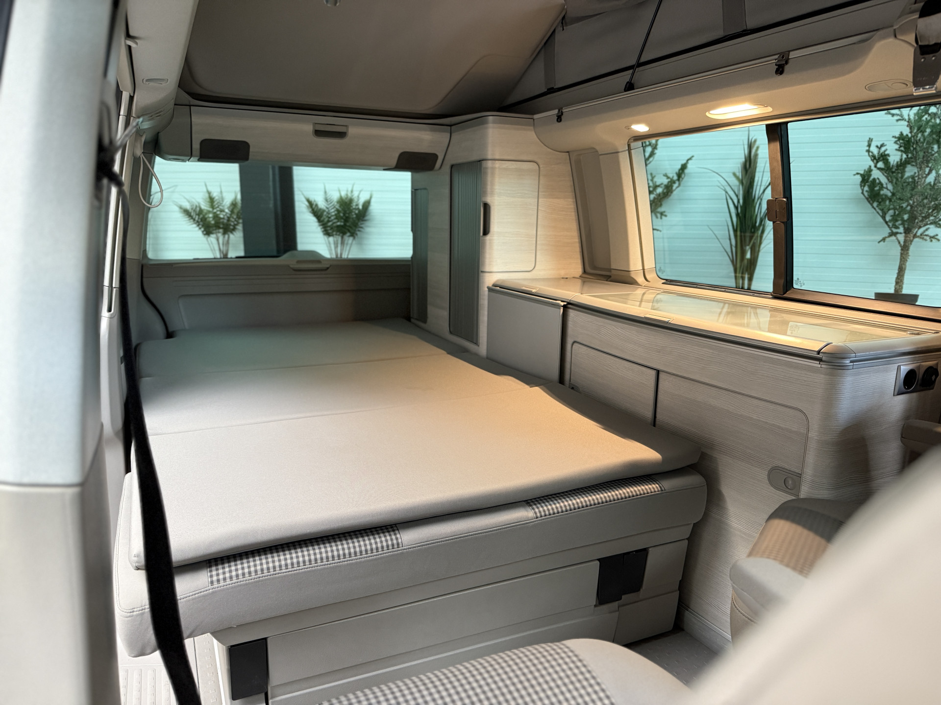 Volkswagen  California T6 Coast 150PK DSG | ACC | Trekhaak | Navi 48651061-13.jpg | Korf Auto