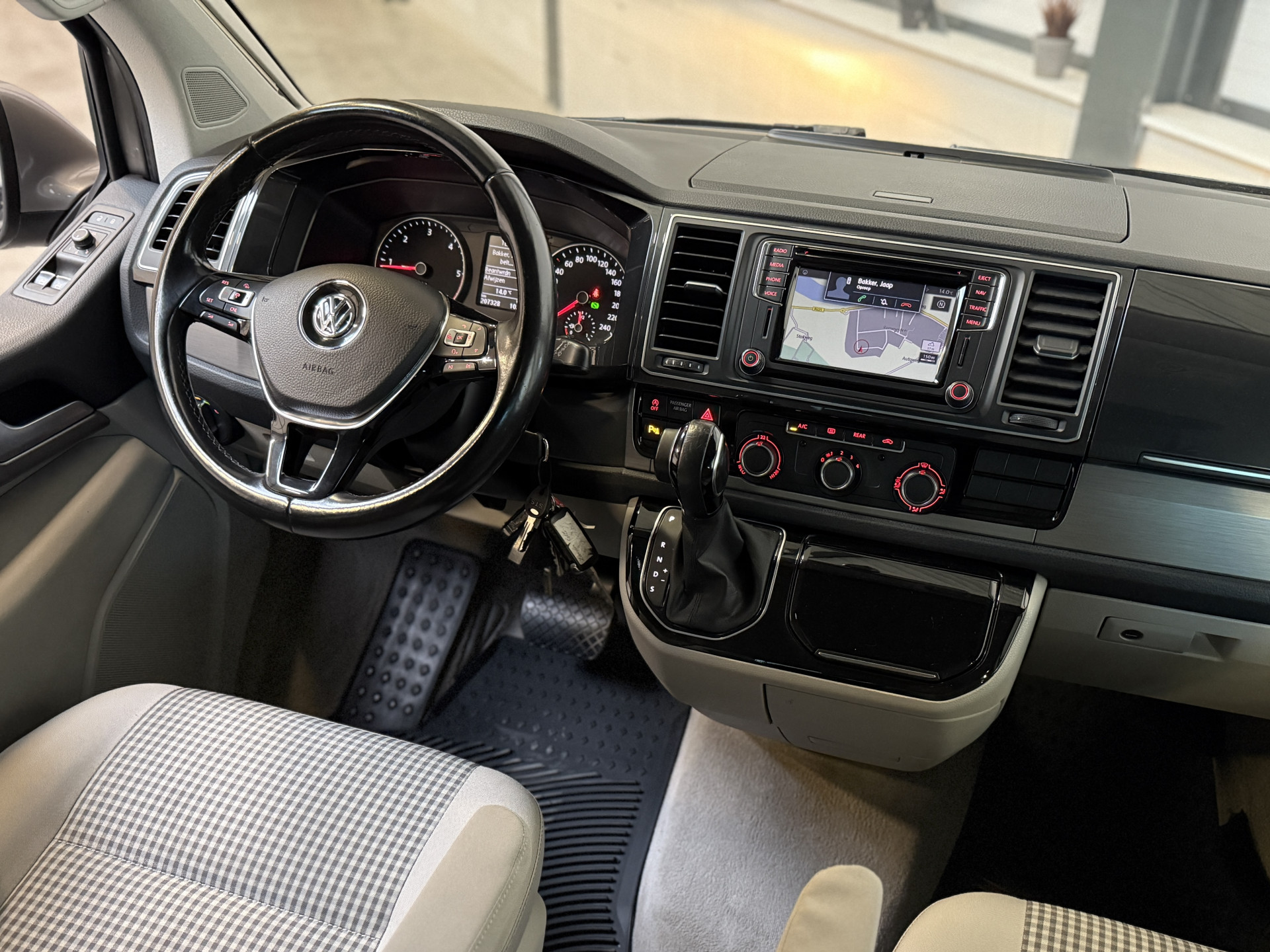 Volkswagen  California T6 Coast 150PK DSG | ACC | Trekhaak | Navi 48651061-3.jpg | Korf Auto