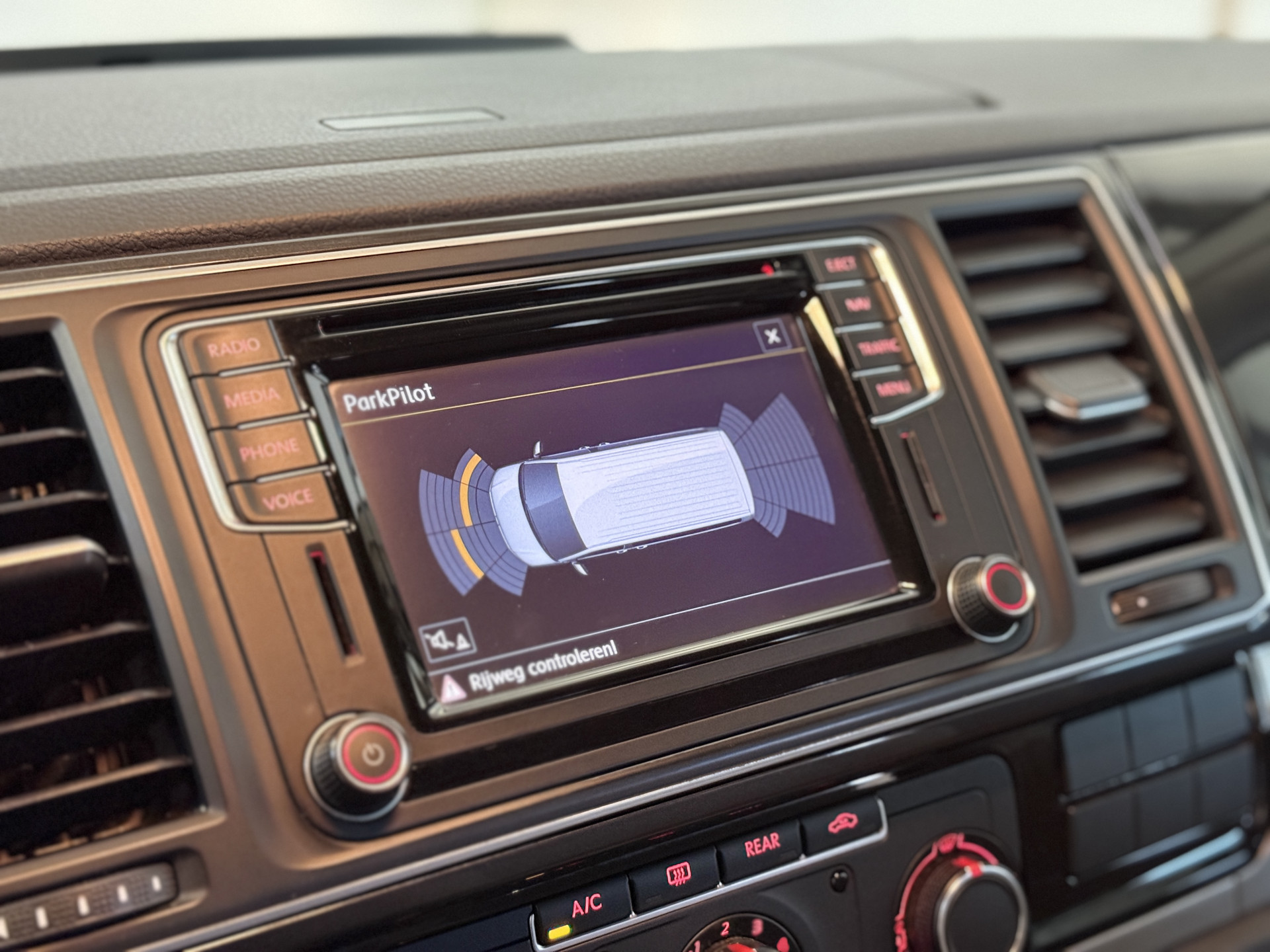 Volkswagen  California T6 Coast 150PK DSG | ACC | Trekhaak | Navi 48651061-7.jpg | Korf Auto