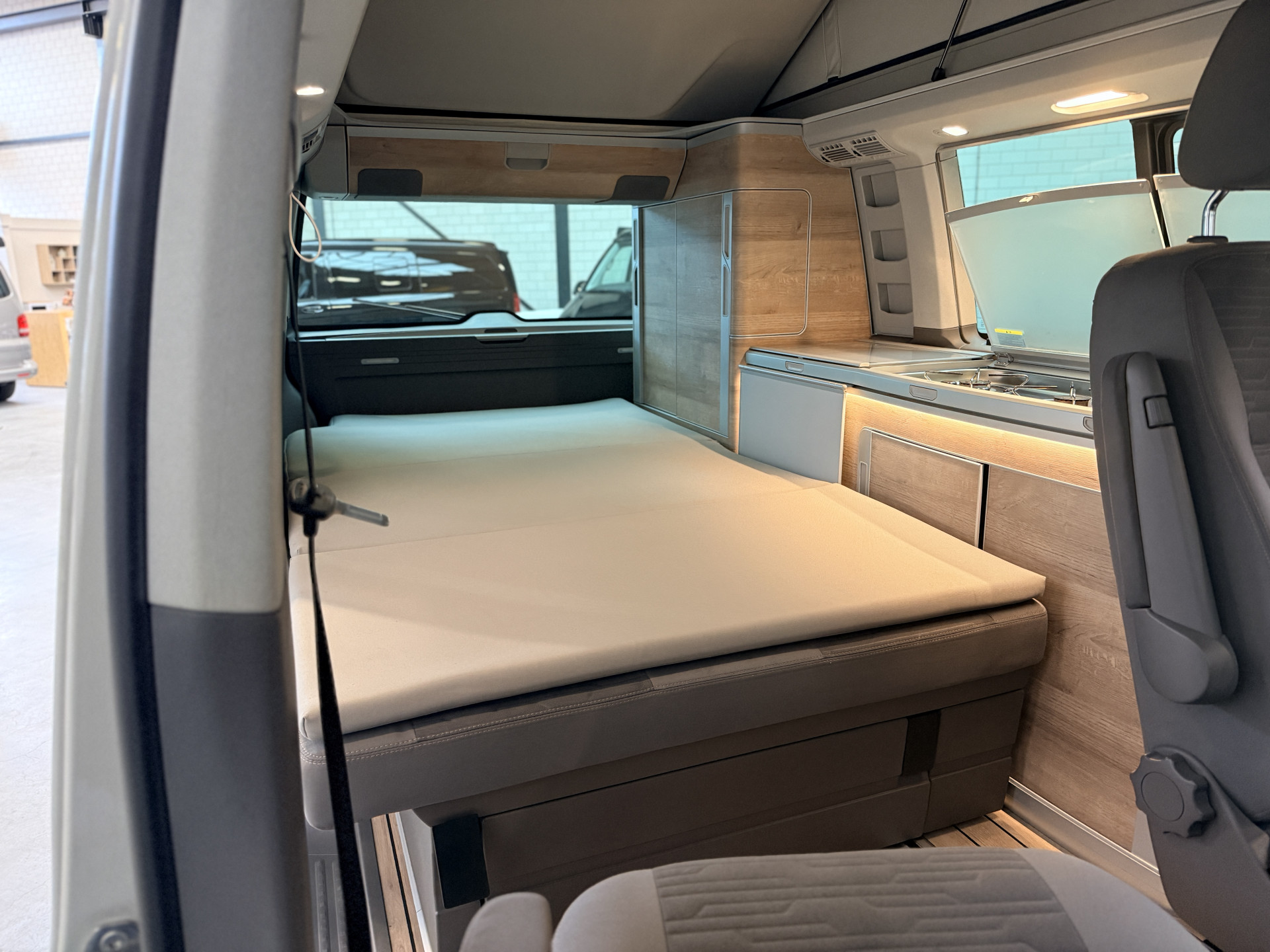 Volkswagen  California T6.1 Ocean 150PK DSG / VERKOCHT 49956965-22.jpg | Korf Auto