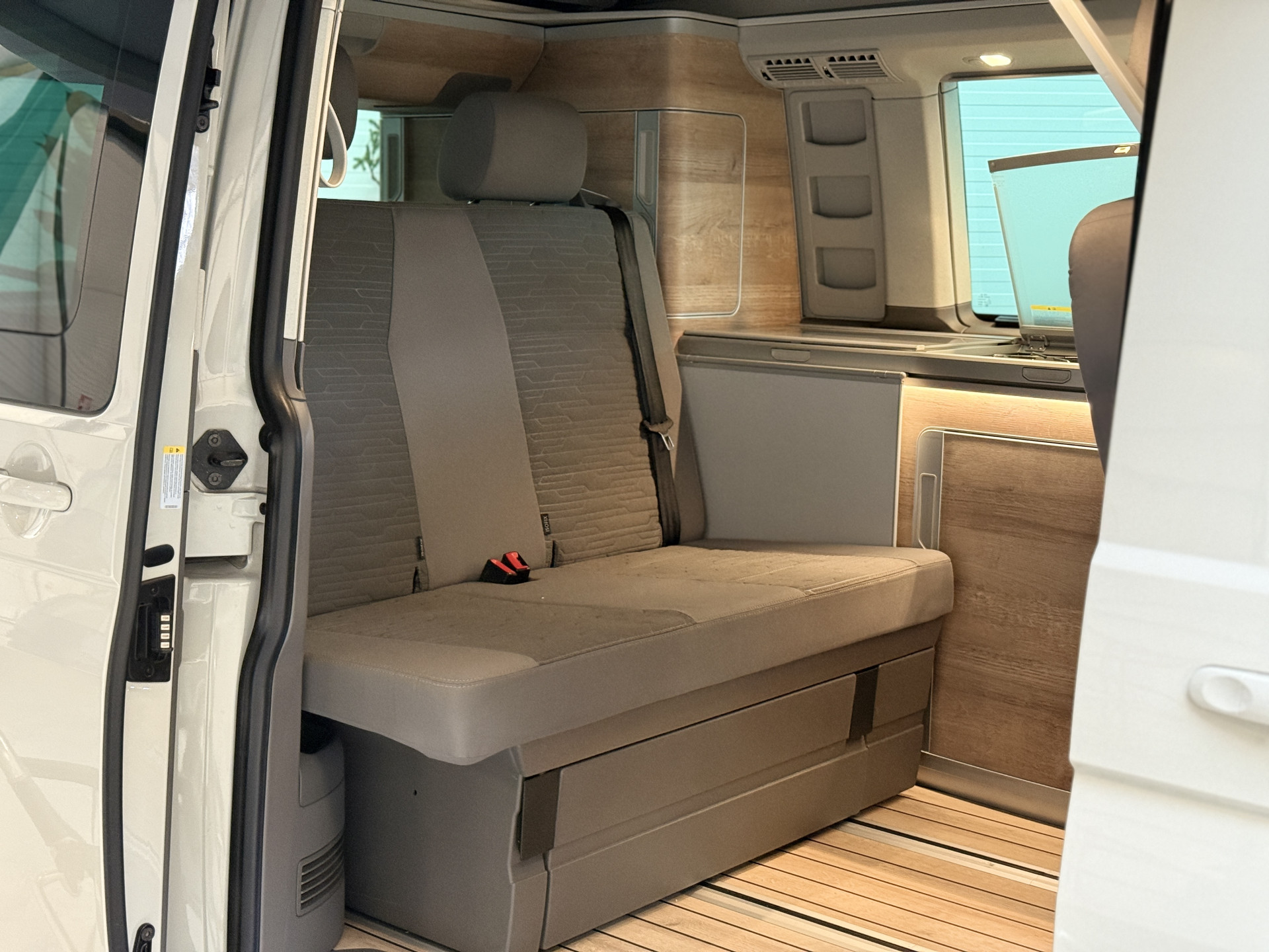 Volkswagen  California T6.1 Ocean 150PK DSG / VERKOCHT 49956965-7.jpg | Korf Auto