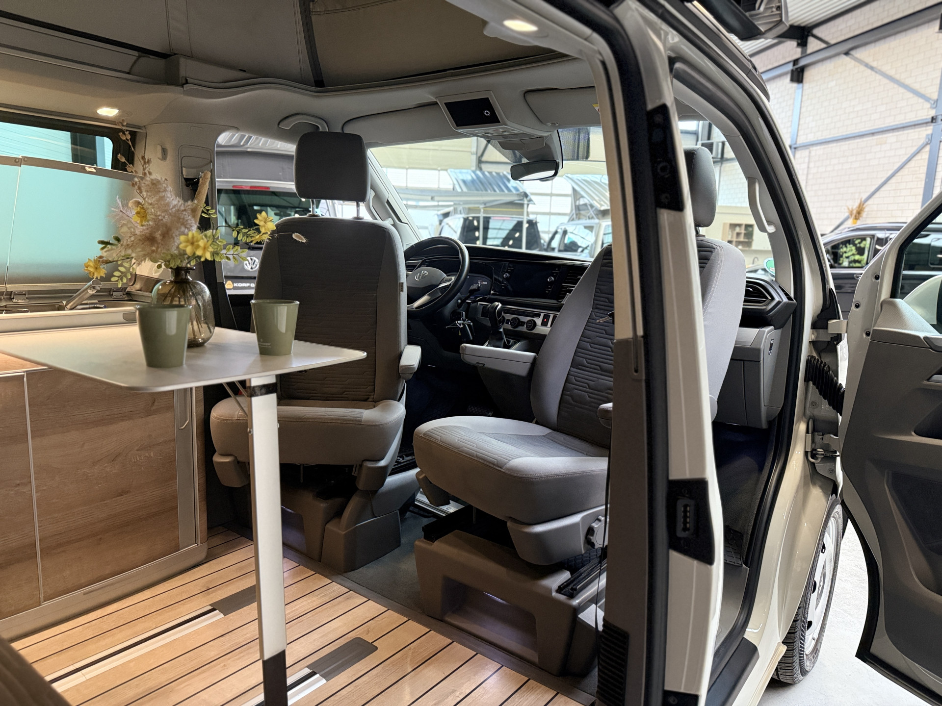 Volkswagen  California T6.1 Ocean 150PK DSG / VERKOCHT 49956965-8.jpg | Korf Auto