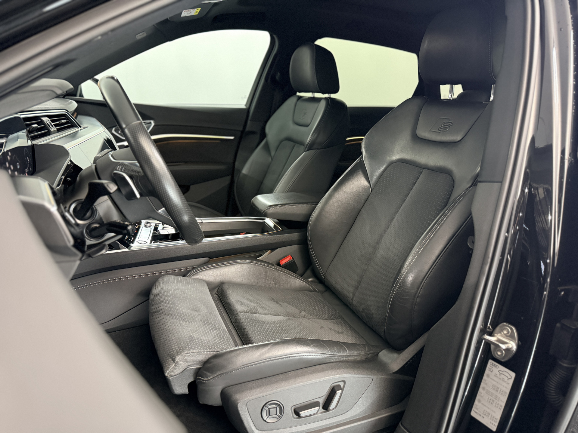 Audi e-tron 55 quattro S edition 95 kWh / VERKOCHT 50610338-3.jpg | Korf Auto