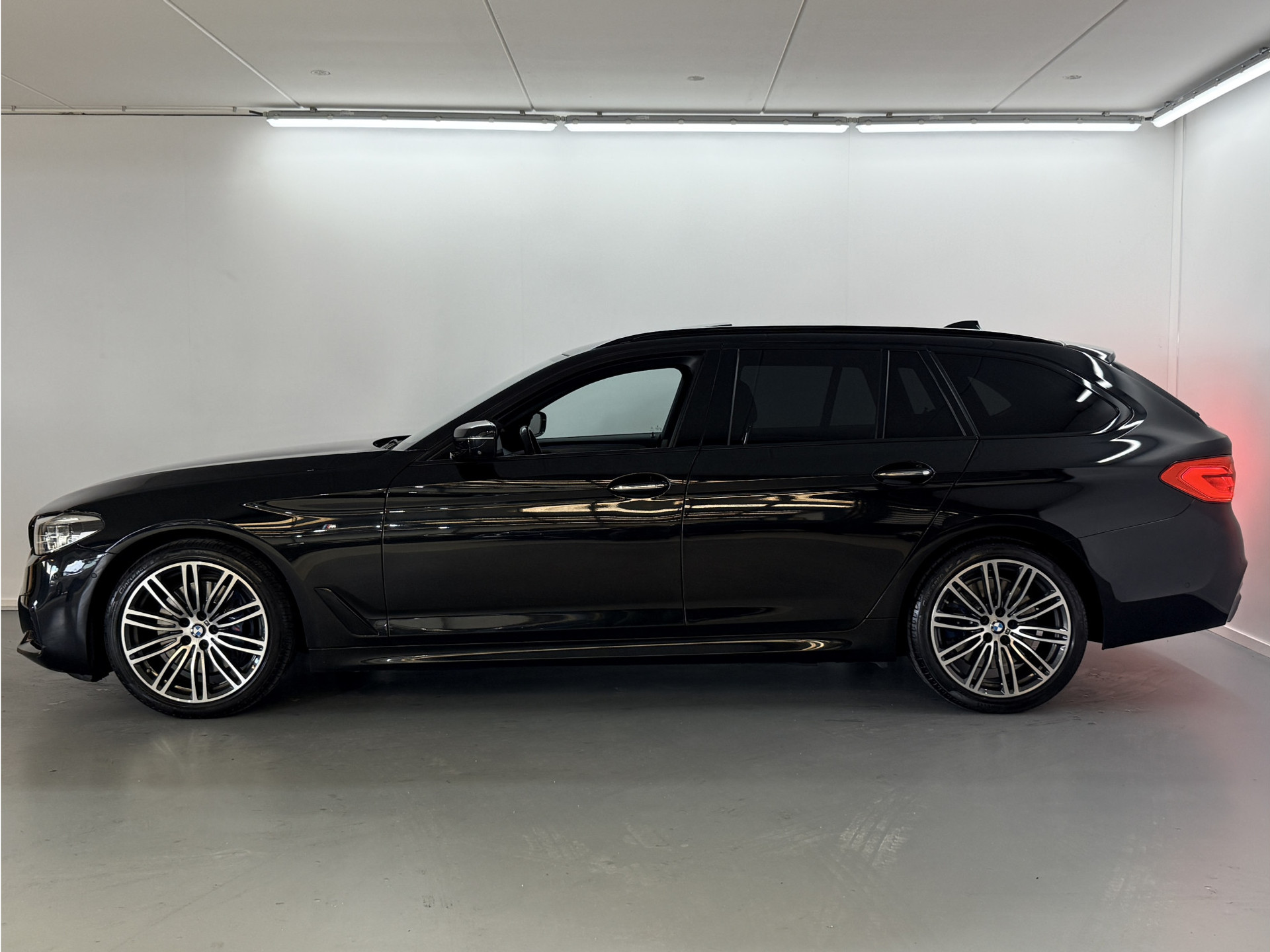 BMW 5 Serie Touring 530i High Ex. M-sport / VERKOCHT 50704034-14.jpg | Korf Auto