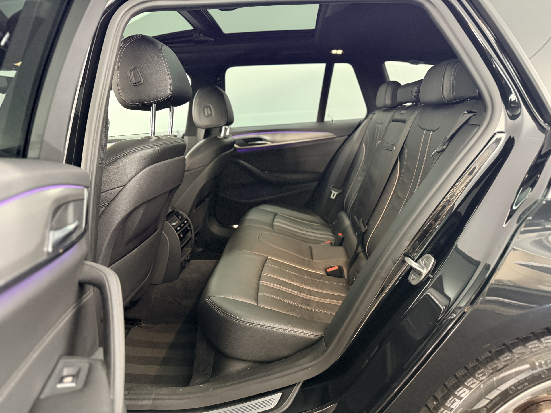 BMW 5 Serie Touring 530i High Ex. M-sport / VERKOCHT 50704034-35.jpg | Korf Auto