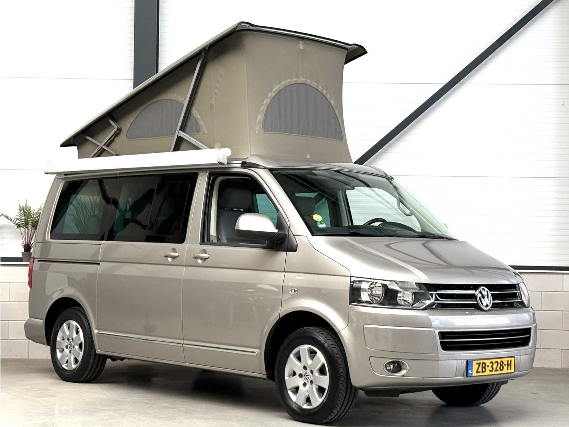 Volkswagen  California 140PK DSG | Elektr.Hefdak | Navi | Clima | Cruise 52576863-0.jpg | Korf Auto