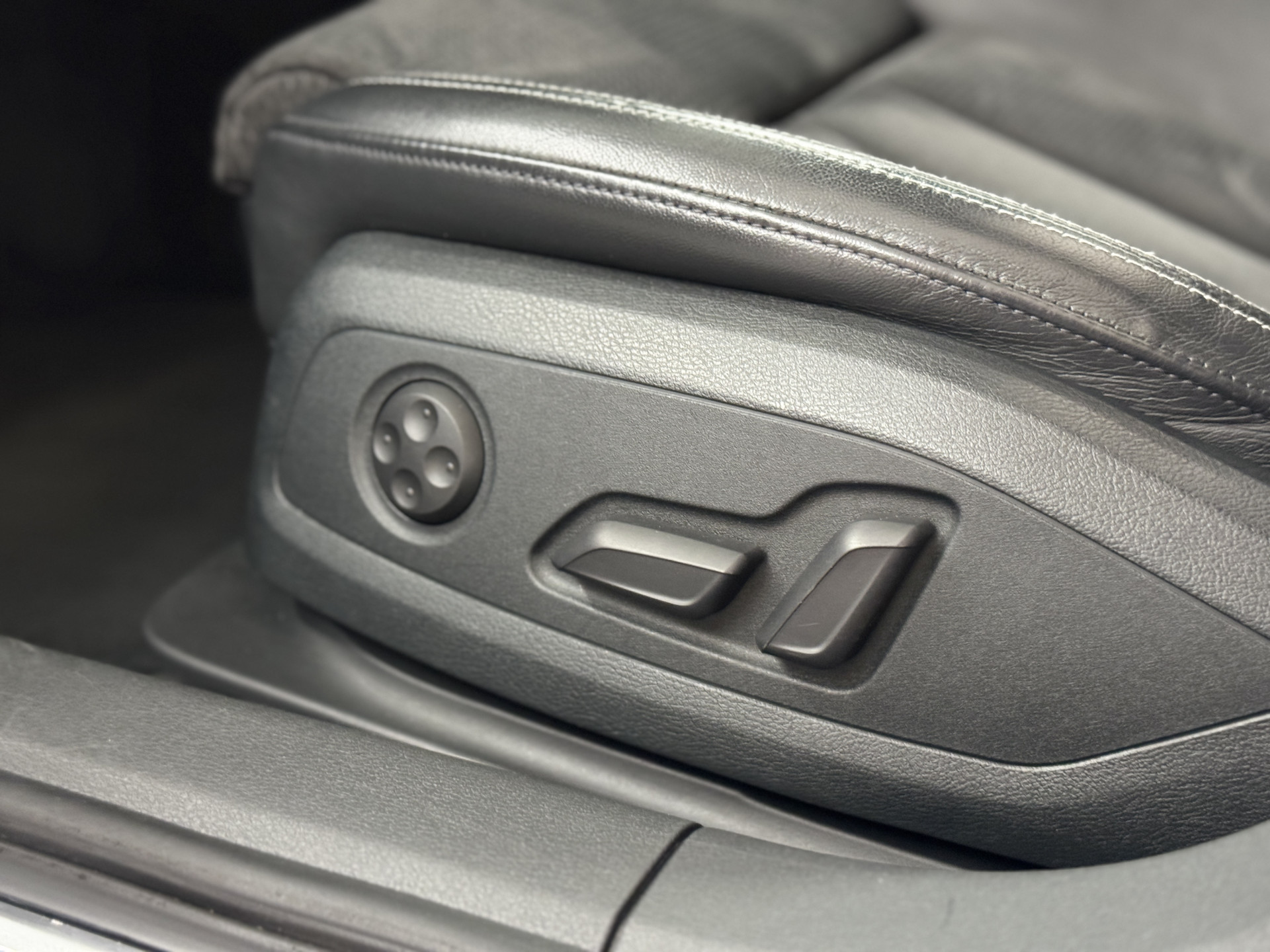 Audi A4 Avant 3.0 V6 TDI quattro 2x S-Line / Pano / B&O / 360 / Head-up / Trekhaak 52864368-11.jpg | Korf Auto