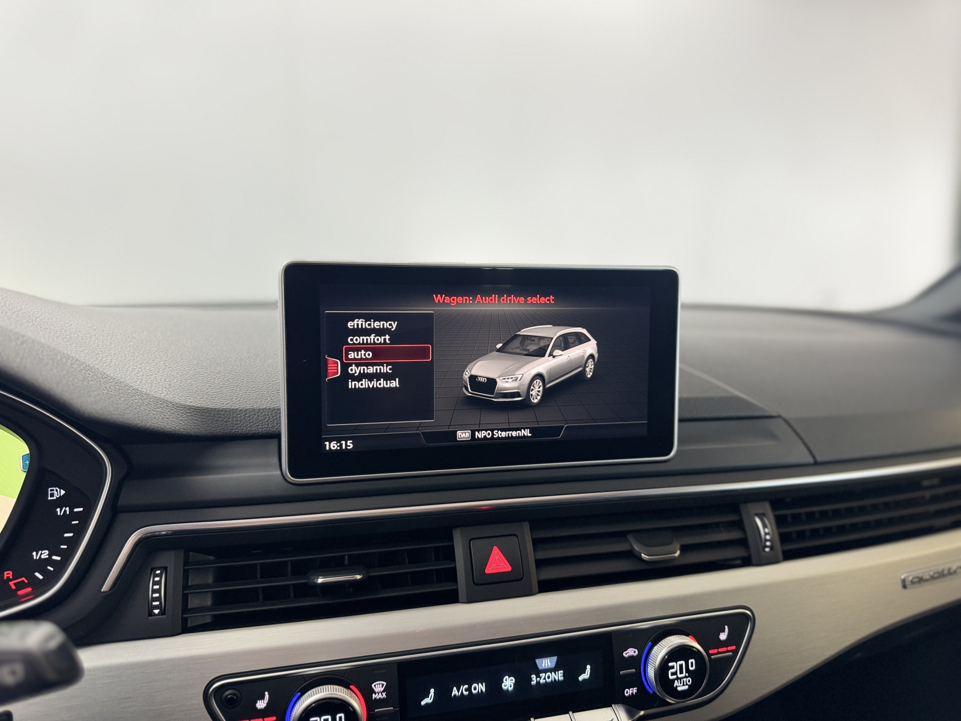 Audi A4 Avant 3.0 V6 TDI quattro 2x S-Line / Pano / B&O / 360 / Head-up / Trekhaak 52864368-23.jpg | Korf Auto