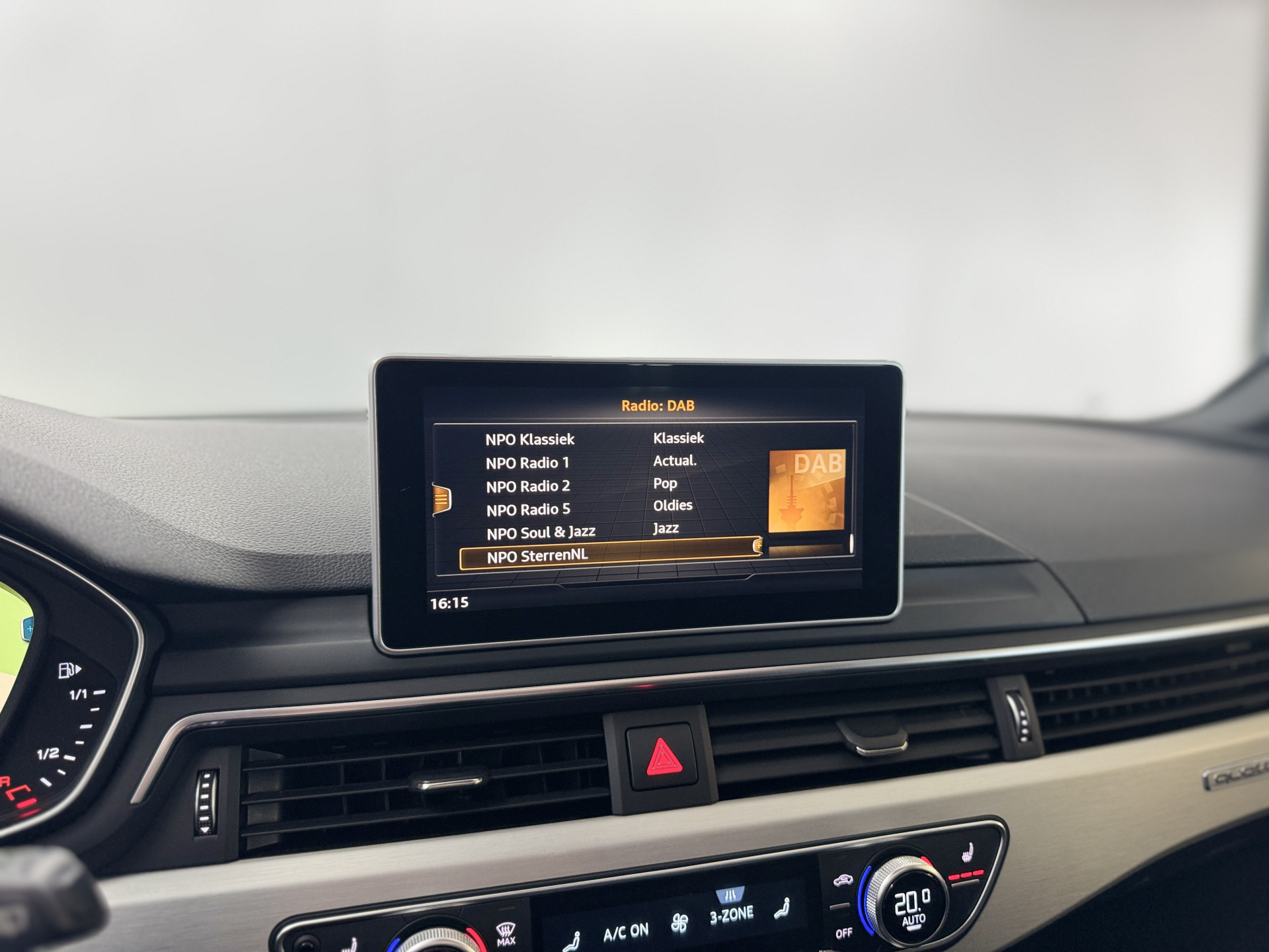 Audi A4 Avant 3.0 V6 TDI quattro 2x S-Line / Pano / B&O / 360 / Head-up / Trekhaak 52864368-24.jpg | Korf Auto