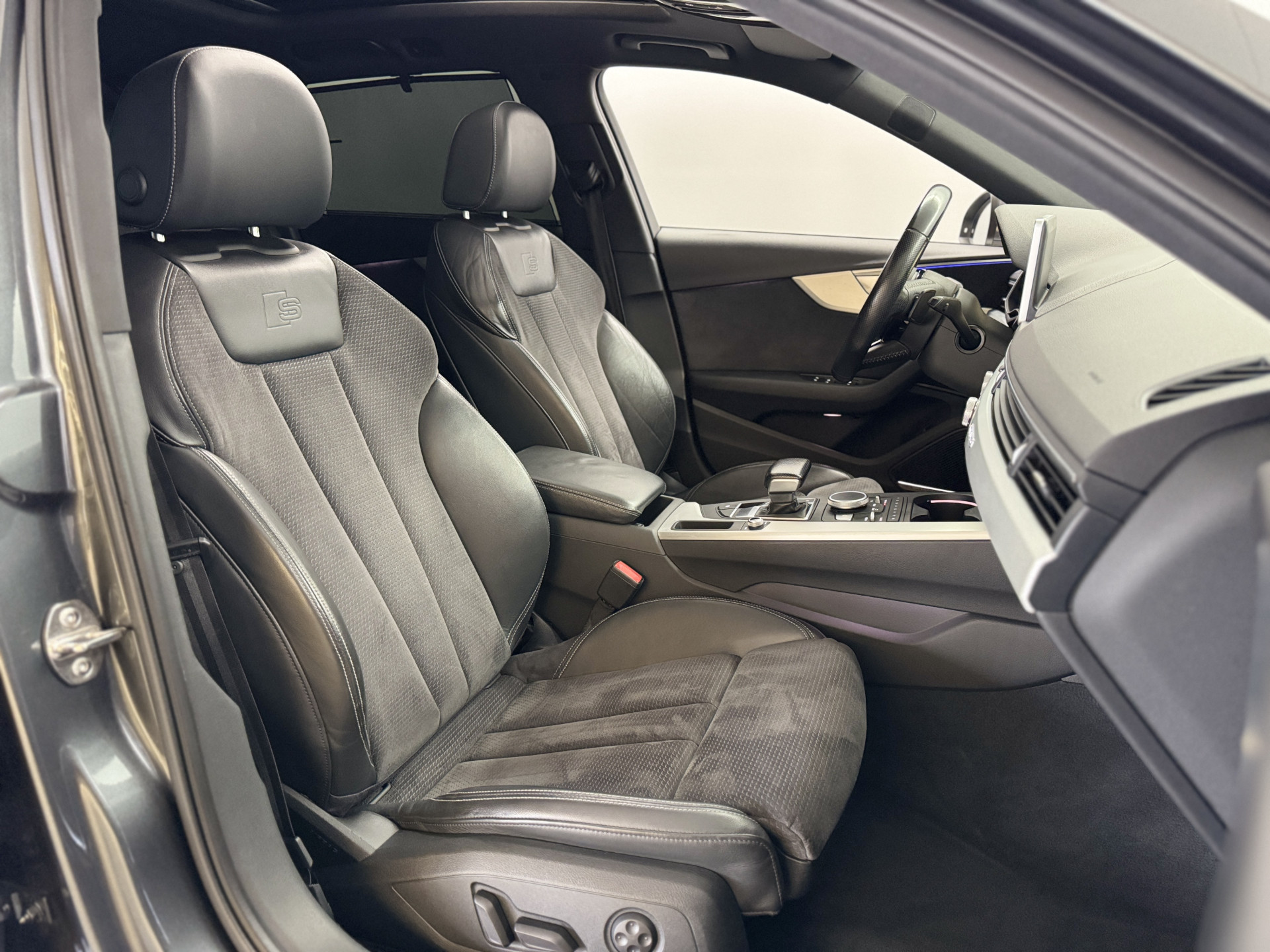 Audi A4 Avant 3.0 V6 TDI quattro 2x S-Line / Pano / B&O / 360 / Head-up / Trekhaak 52864368-35.jpg | Korf Auto