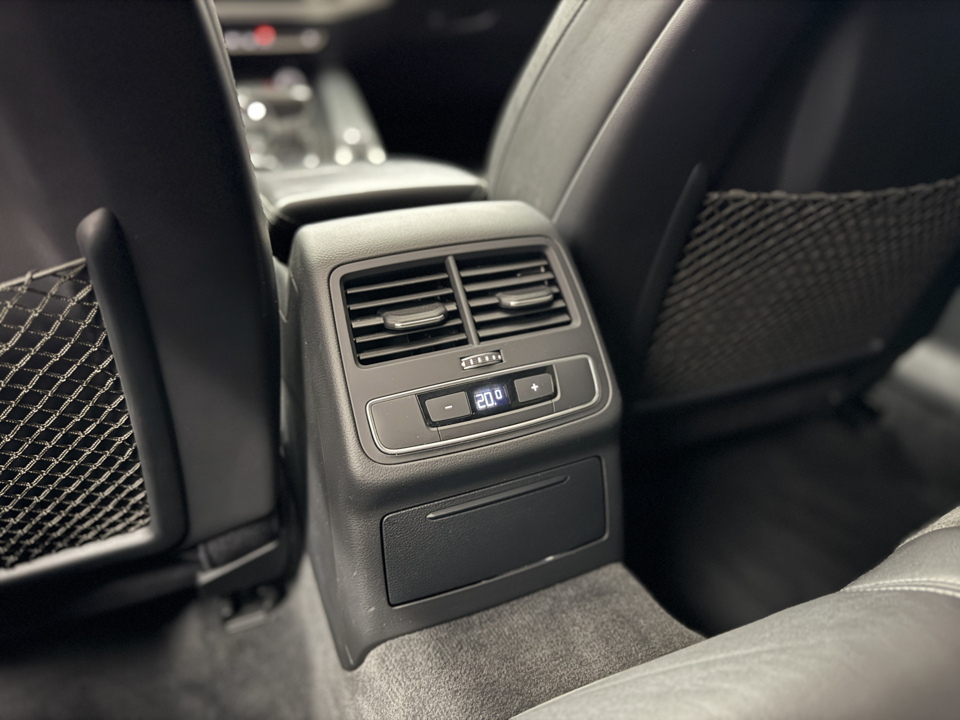 Audi A4 Avant 3.0 V6 TDI quattro 2x S-Line / Pano / B&O / 360 / Head-up / Trekhaak 52864368-37.jpg | Korf Auto