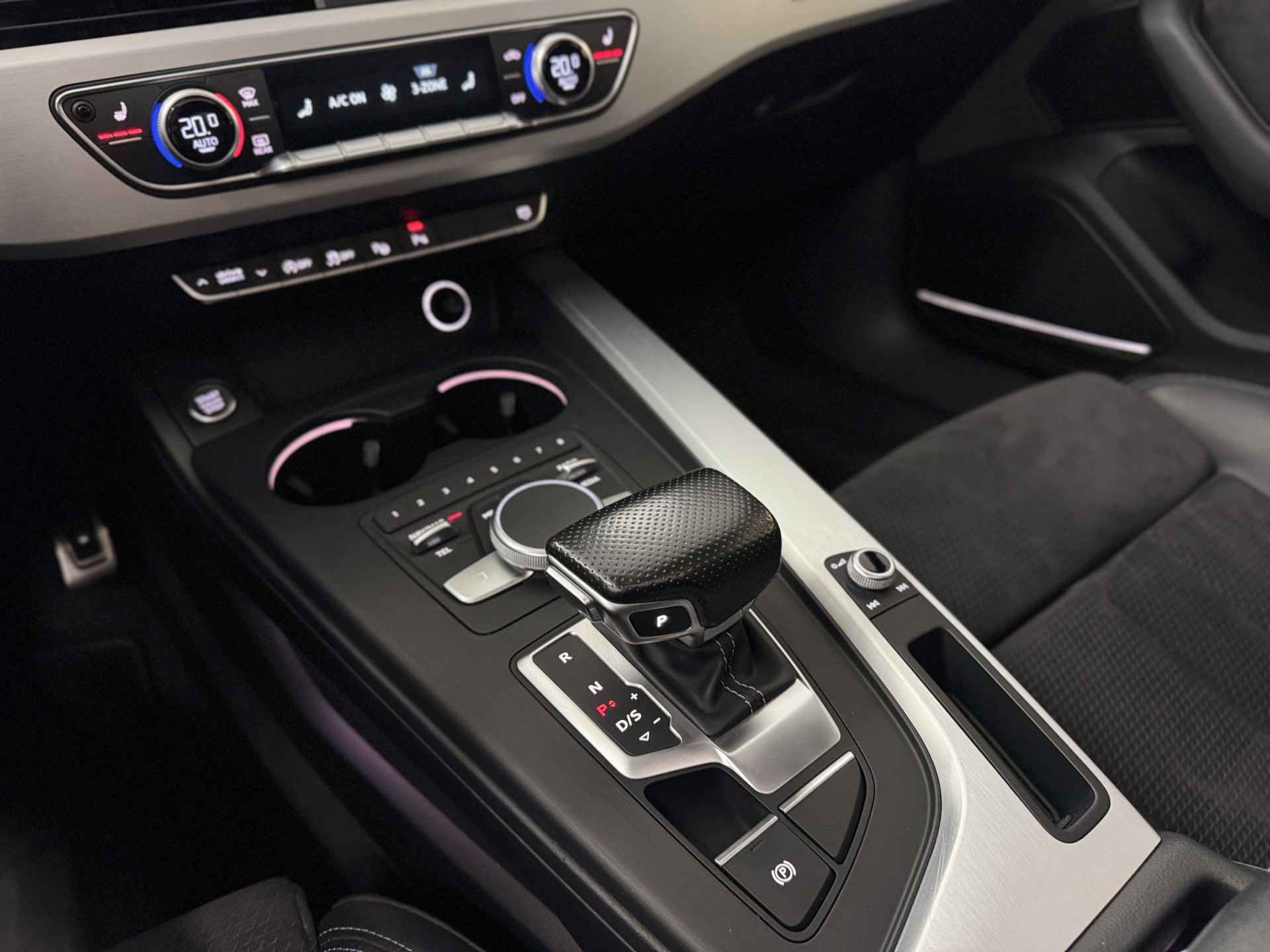 Audi A4 Avant 3.0 V6 TDI quattro 2x S-Line / Pano / B&O / 360 / Head-up / Trekhaak 52864368-6.jpg | Korf Auto