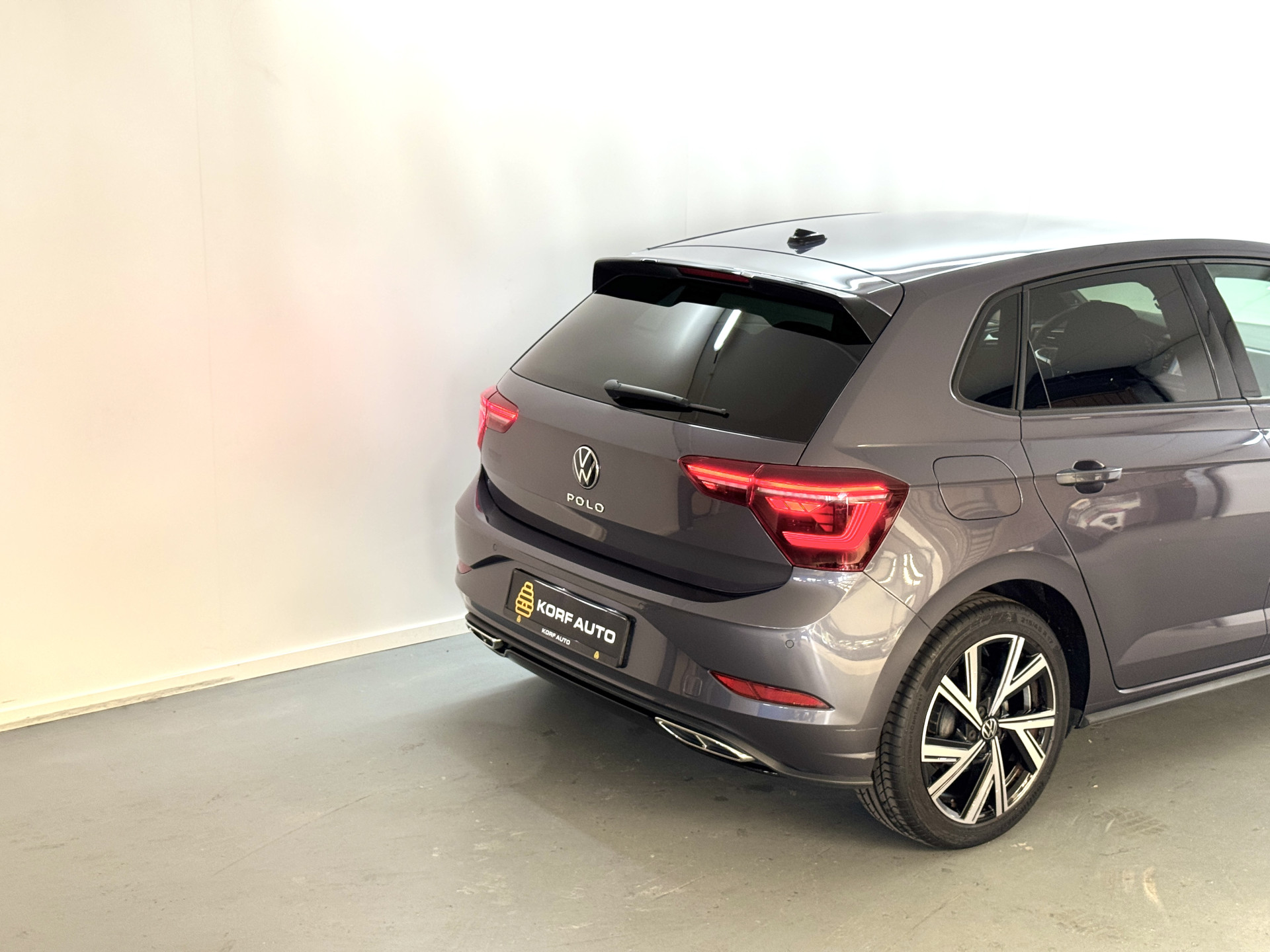 Volkswagen Polo 1.0 TSI R-Line / IQ-light / Camera / Digi / Stoelverwarming 55464446-12.jpg | Korf Auto