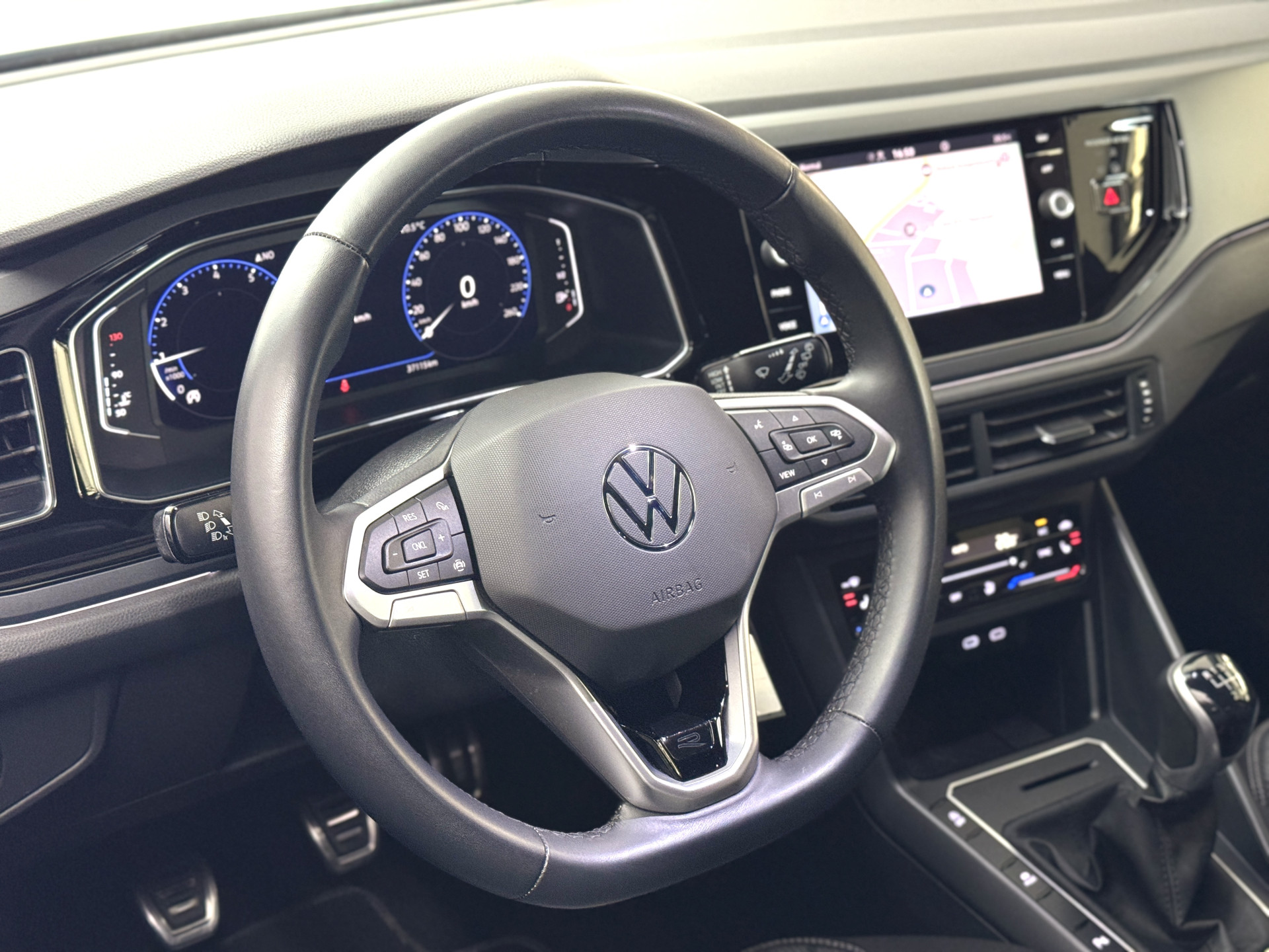 Volkswagen Polo 1.0 TSI R-Line / IQ-light / Camera / Digi / Stoelverwarming 55464446-16.jpg | Korf Auto