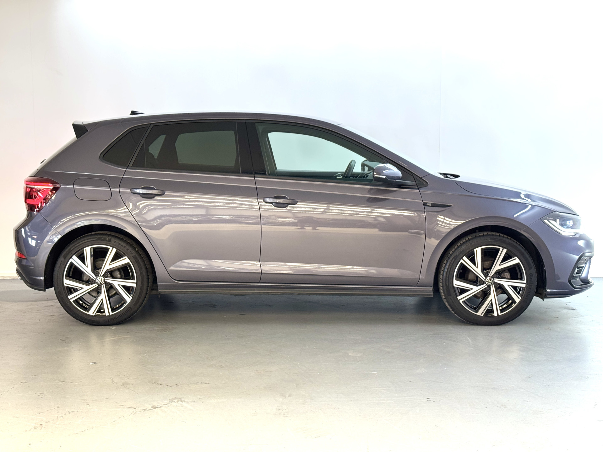 Volkswagen Polo 1.0 TSI R-Line / IQ-light / Camera / Digi / Stoelverwarming 55464446-32.jpg | Korf Auto