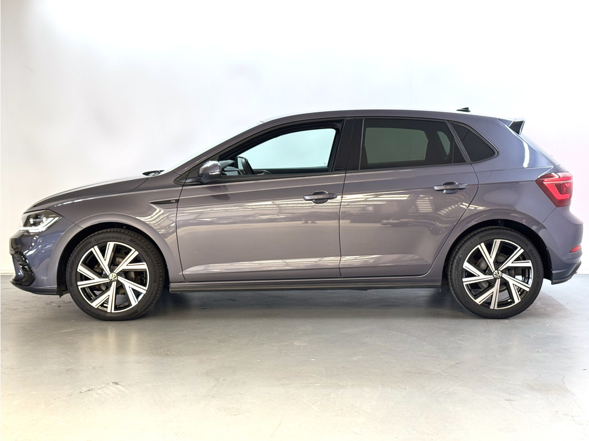 Volkswagen Polo 1.0 TSI R-Line / IQ-light / Camera / Digi / Stoelverwarming 55464446-33.jpg | Korf Auto