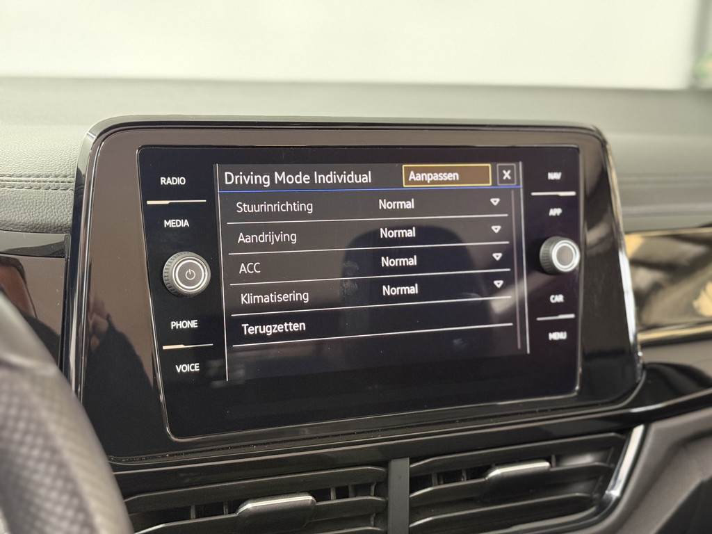 Volkswagen T-Roc Cabrio 1.5 TSI R-Line 150PK DSG | Virtual | Camera | IQ-light 55725582-18.jpg | Korf Auto